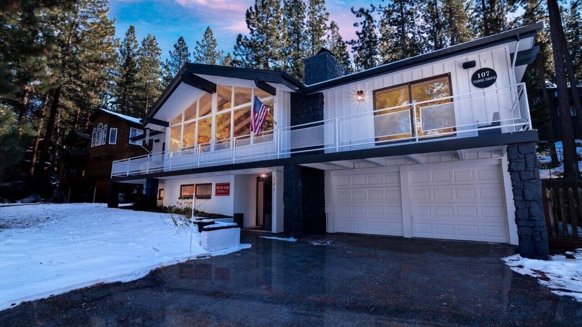 Skyland House | SK107- 5Br, 5Ba Private Hot Tub, Pool Table, Private Comm Beach!