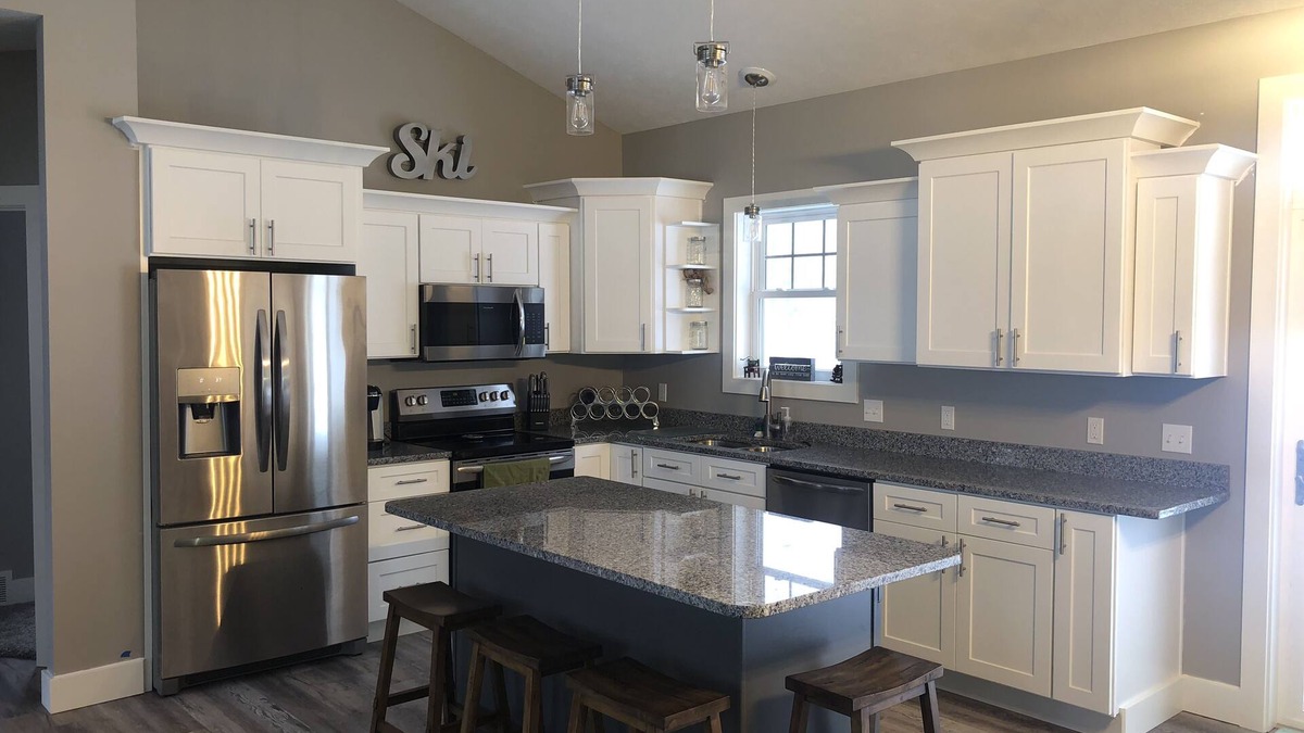 Thompsonville House | Ski Bunnies Crystal Mountain Chalet, Sleeps 15
