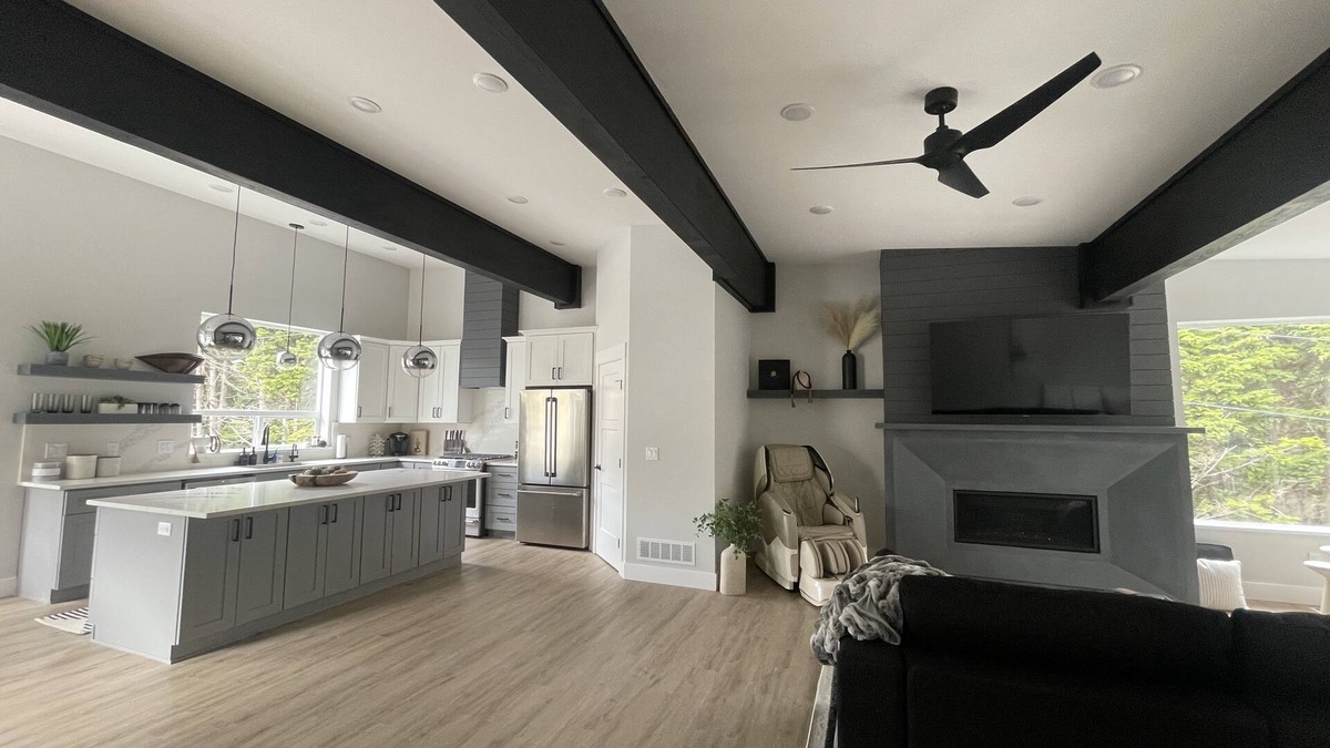 Girdwood House | Ski Condo with Hot Tub & Sauna