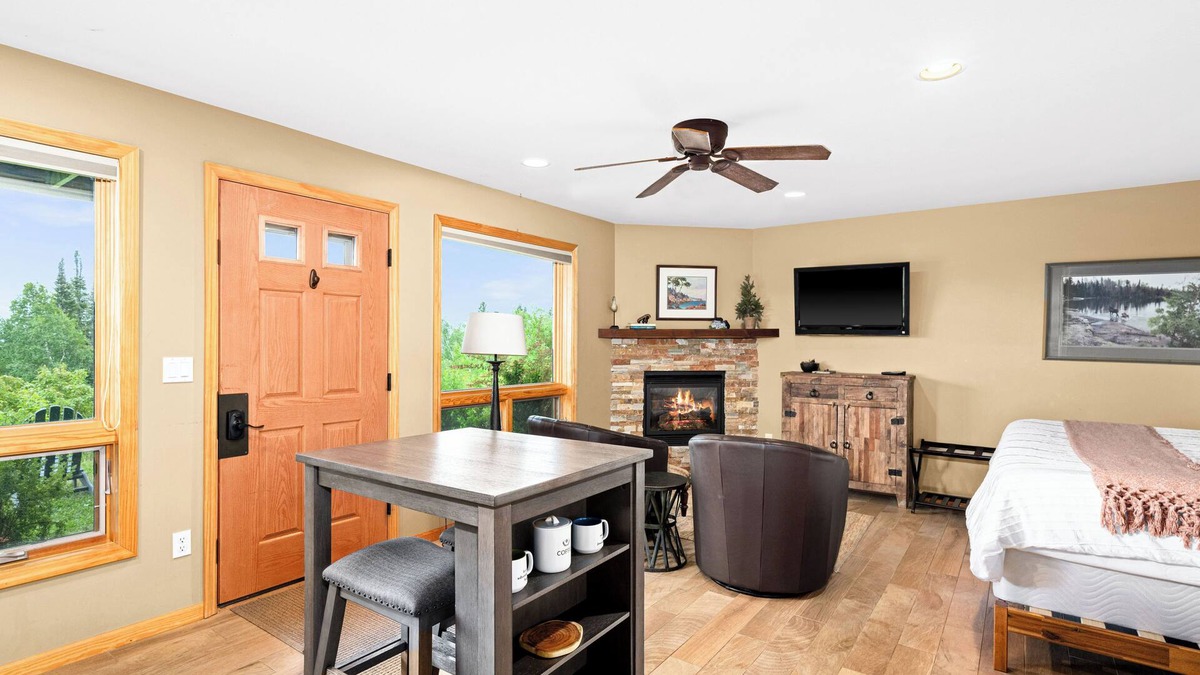 Lutsen House | Ski getaway suite, next to winery, pet friendly!