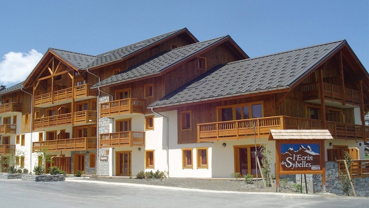 La Toussuire Apartment | Ski Getaway with Shared Pool