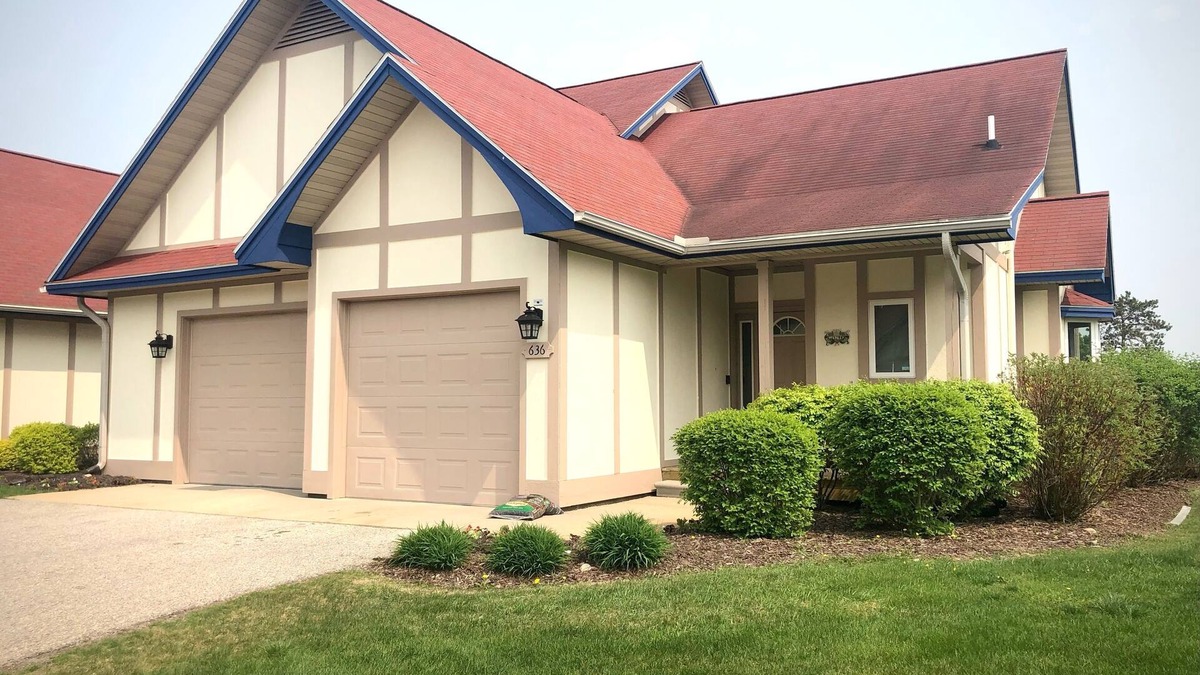 Gaylord Condo | Ski & Golf Getaway: Cozy Log-Style Condo
