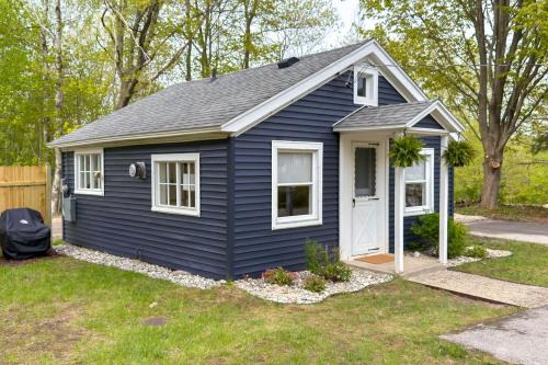 Frankfort House | Ski, Hike and Explore Frankfort Cottage with Fire Pit