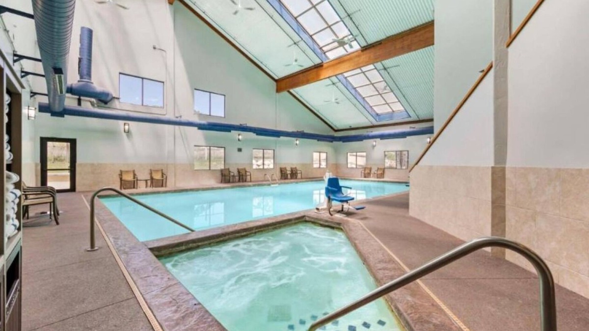 Eagle Hotel | Ski, Hike, Relax in this Scenic Eagle-Vail Valley Getaway - 2 Units