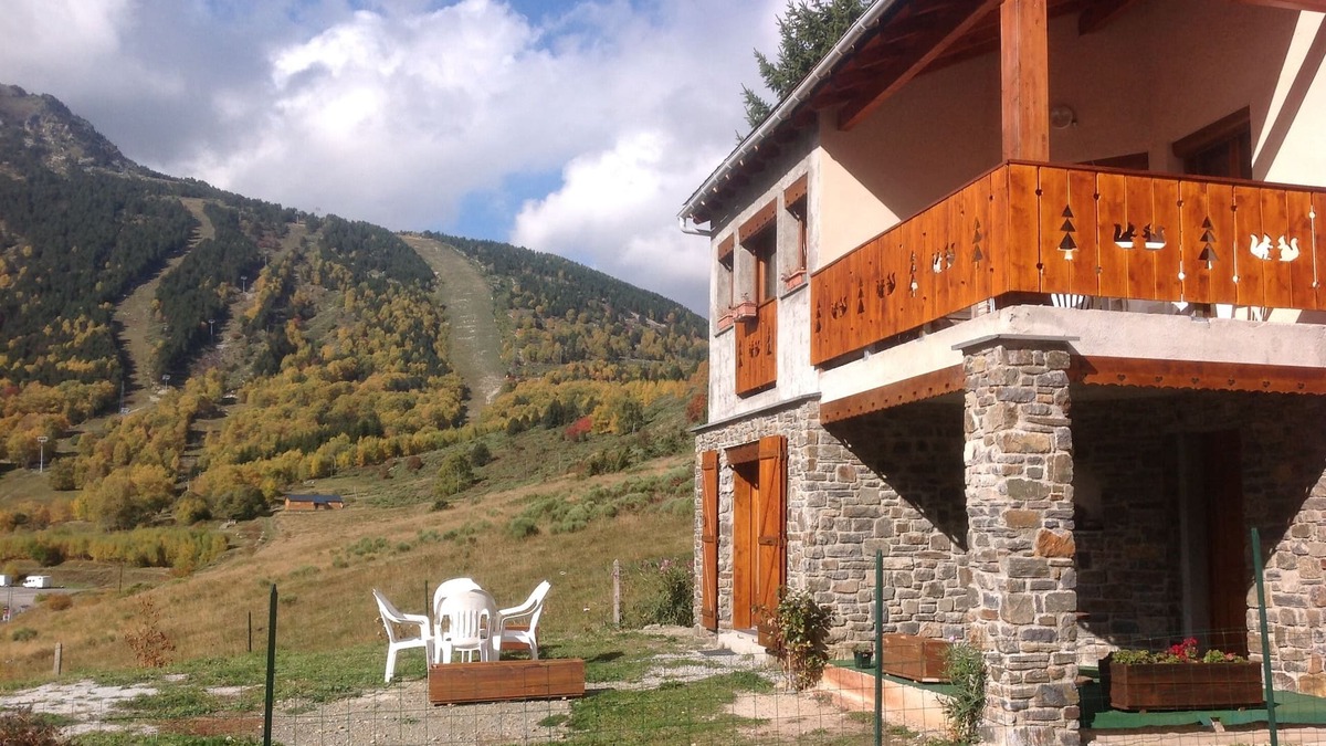 Porte-Puymorens Apartment | Ski, hiking, walking and shopping 15 minutes from the Principality of Andorra