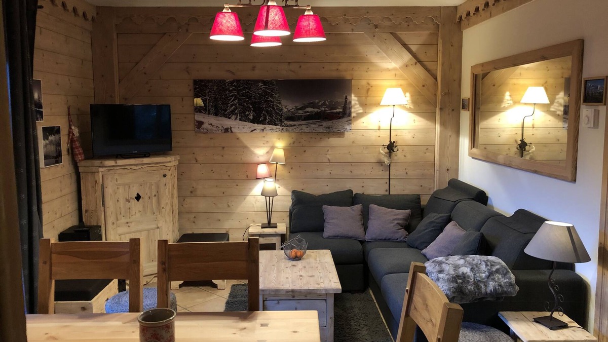 Meribel Village Apartment | Ski-In/Out, 2 Bedrms, 2 Bathrms, Stunning View, Close T/Shops