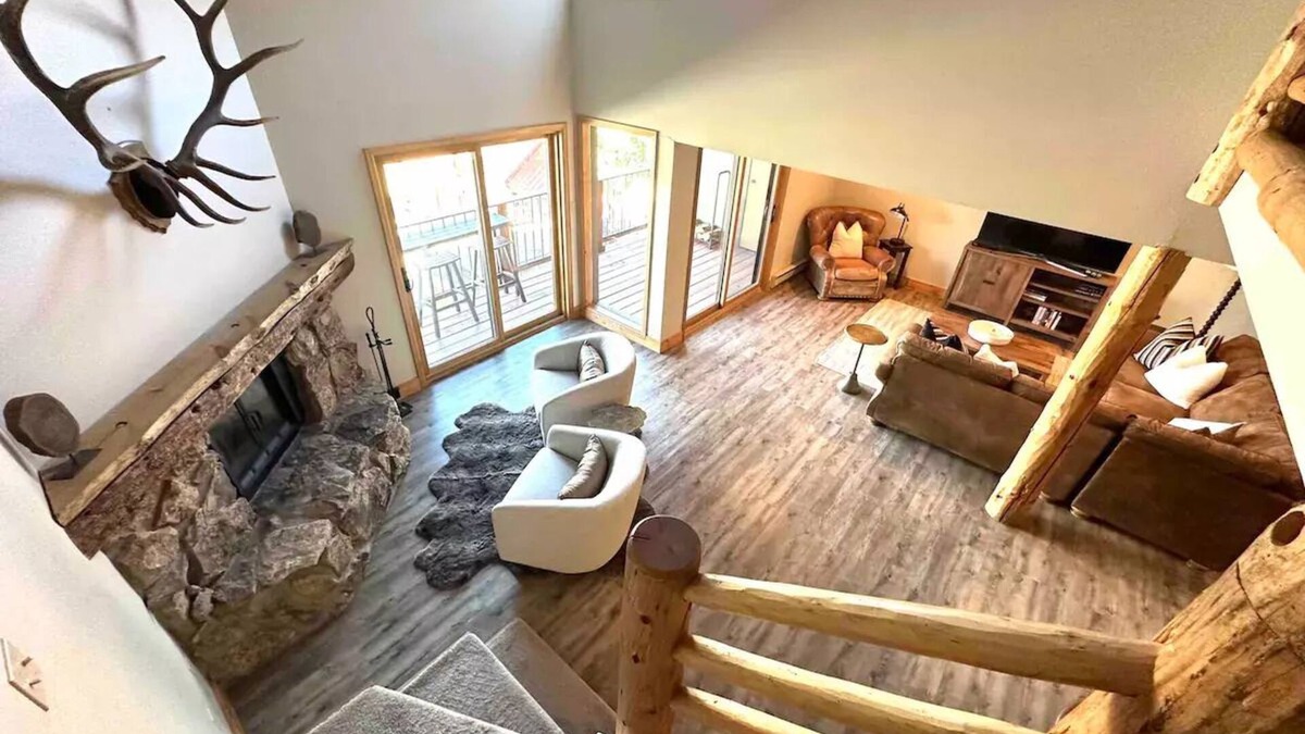 Crested Butte Condo | Ski in/Out! 3BR+Loft, Hot Tub/Free Parking & more!