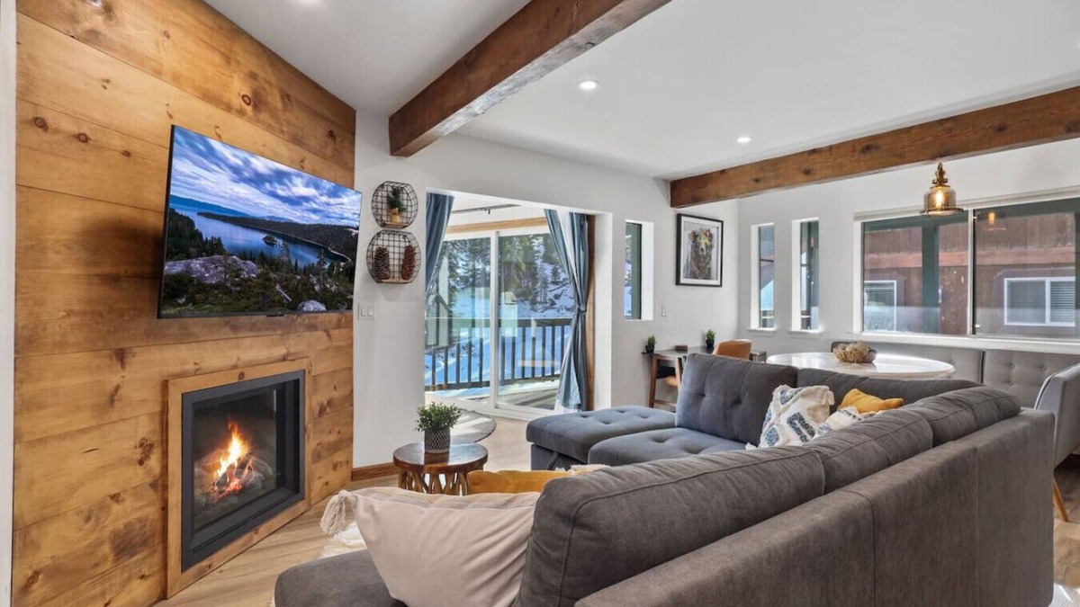 Tahoe Village House | Ski In/Out | Hot Tub & Slopeside Views | Sleeps 4