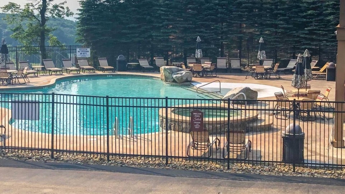 Champion House | SKI in/out on the SOUTHWIND TRAIL, HOT TUB.- best location in Seven Springs