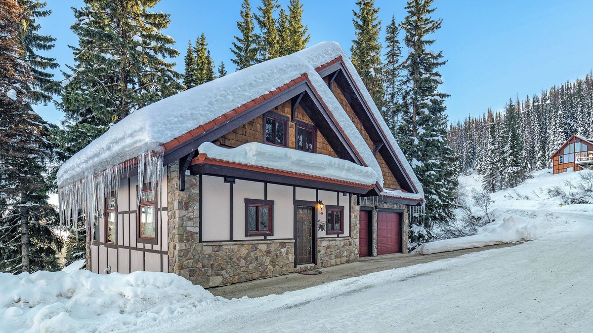 Sandpoint House | Ski-In/Out| Schweitzer Red Behr Inn | Hot Tub