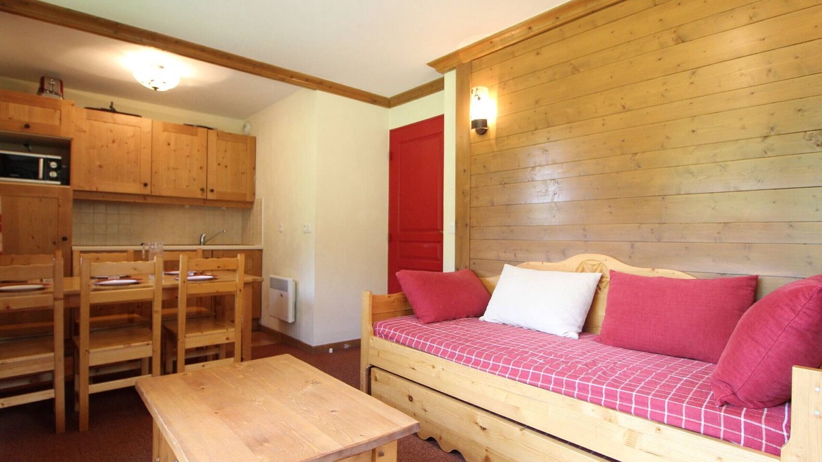 Val Cenis Apartment | Ski-In/Ski-Out Apartment for 6 with Pool, Sauna & Balcony at Val-Cenis