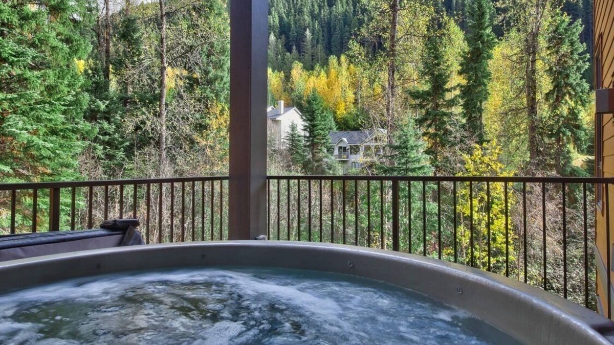Sun Peaks Condo | Ski In /Ski Out, 3 Bed 2 Bath Condo w/Hot Tub