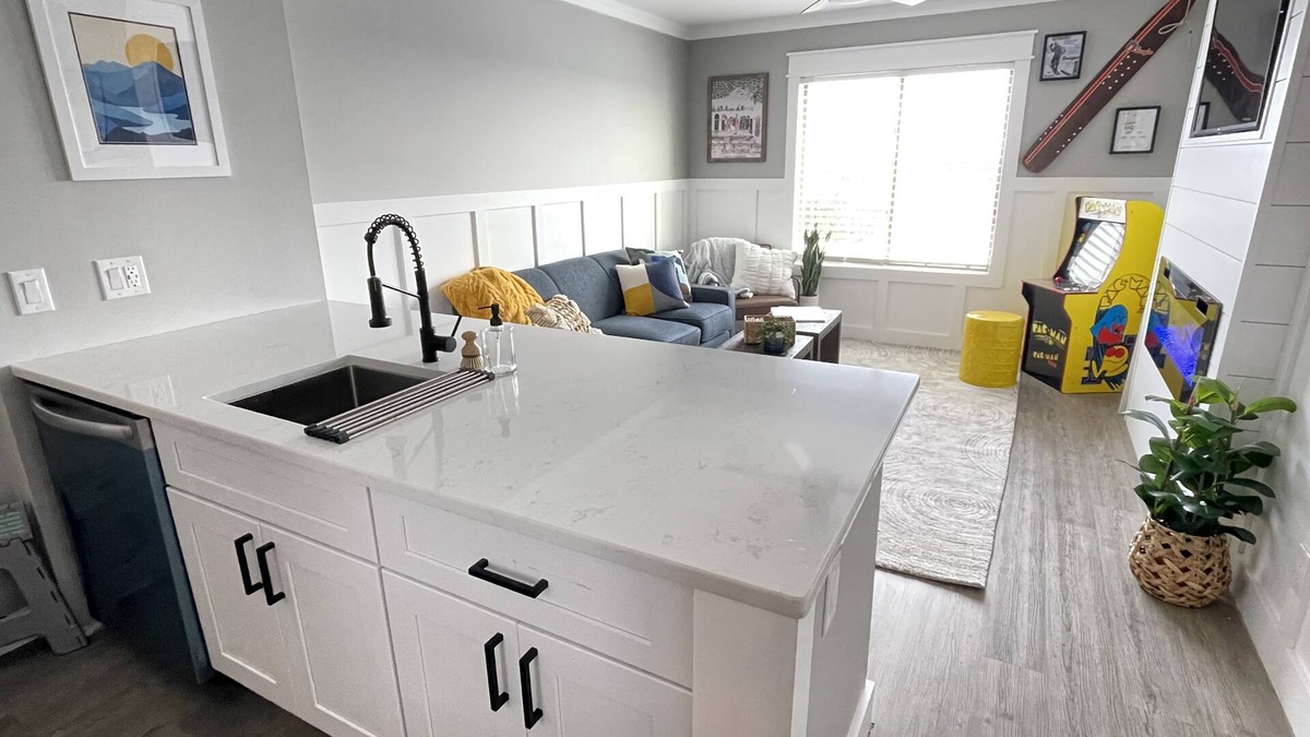 Snowshoe Condo | SKI IN, SKI OUT! Amazing Views. Park the car and don’t drive again.