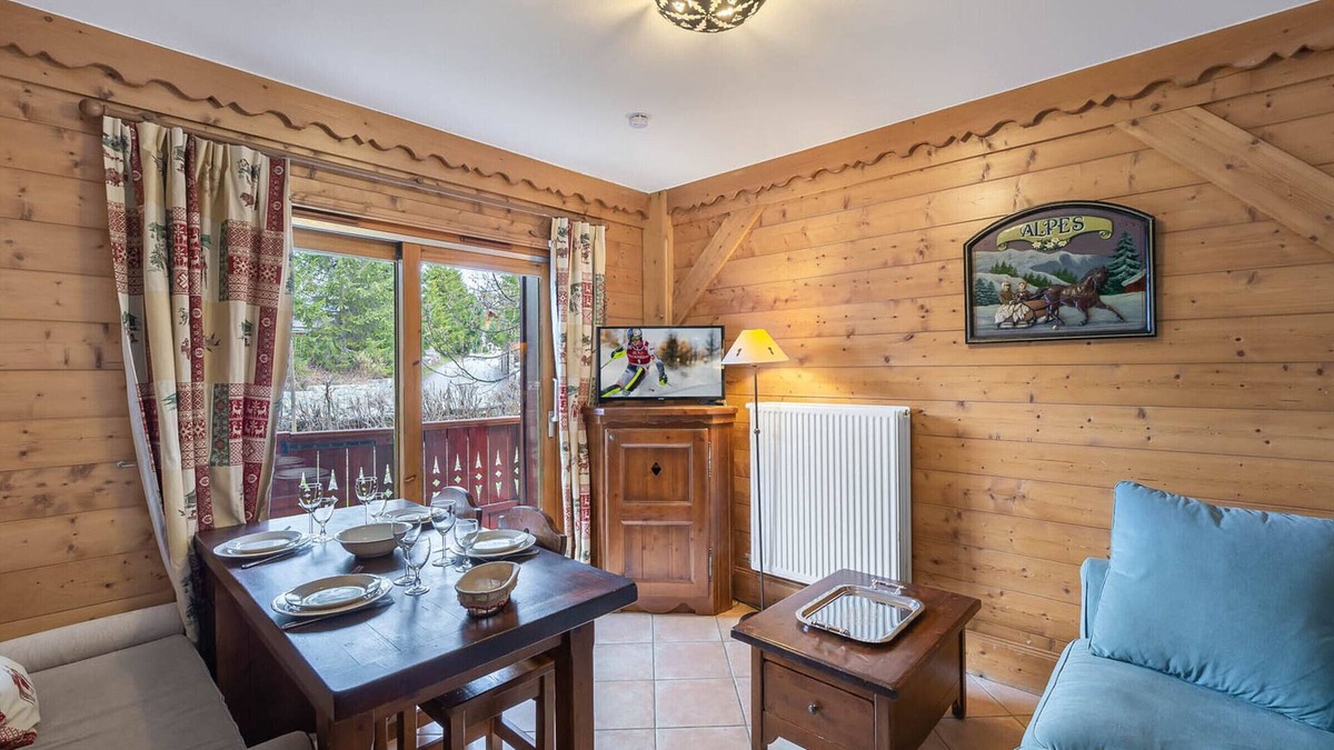 Meribel Village Apartment | Ski-In/Ski-Out Apartment with Pool Access