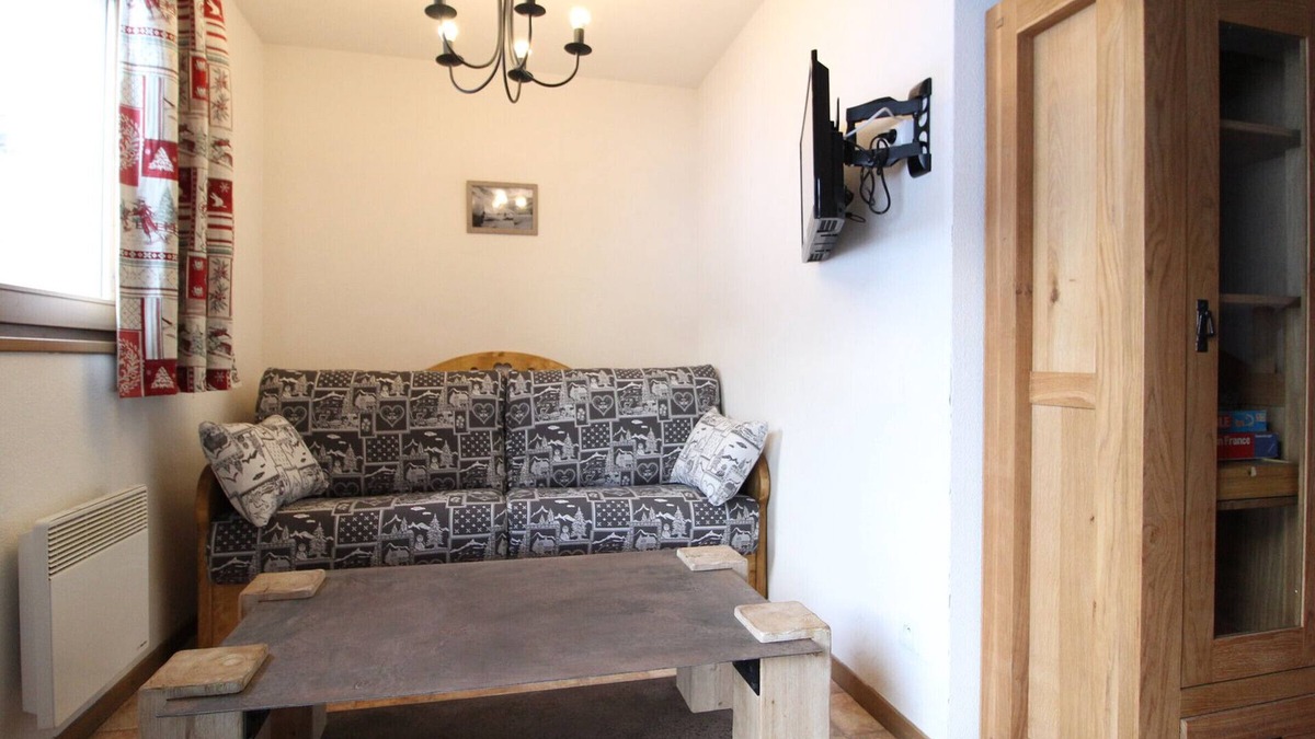 Val Cenis Apartment | Ski-In/Ski-Out Duplex for 10 with Balcony, Parking, and WiFi in Val-Cenis