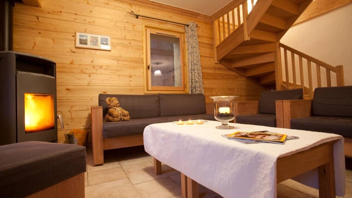 Les Bruyeres Apartment | Ski-in/ski-out & foot of the slopes, 1st floor, fitness, terrace, balcony, tv, ski locker, 105m²