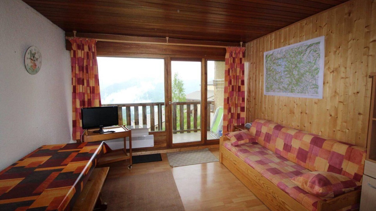 Auris Apartment | Ski-in/ski-out & foot of the slopes, 2nd floor, view mountain, balcony, tv, ski locker, 55m²