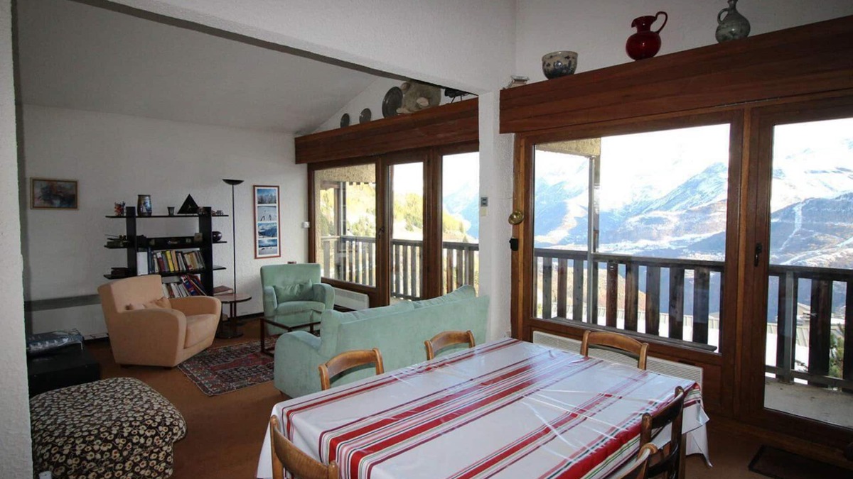 Auris Apartment | Ski-in/ski-out & foot of the slopes, 2nd floor, view panoramic, balcony, tv, ski locker, 55m²
