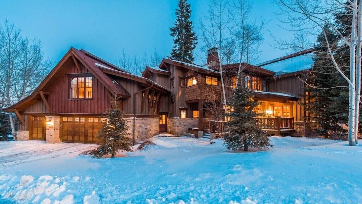 The Timbers House | Ski In/Ski Out, Game Room, Theater Room, Private Hot Tub, Historic Main Street!