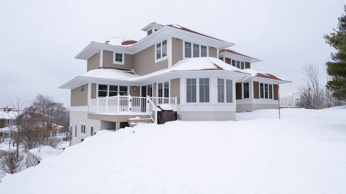 Thompsonville House | Ski in Ski Out Mountaintop Condo at Crystal Mountain Resort!