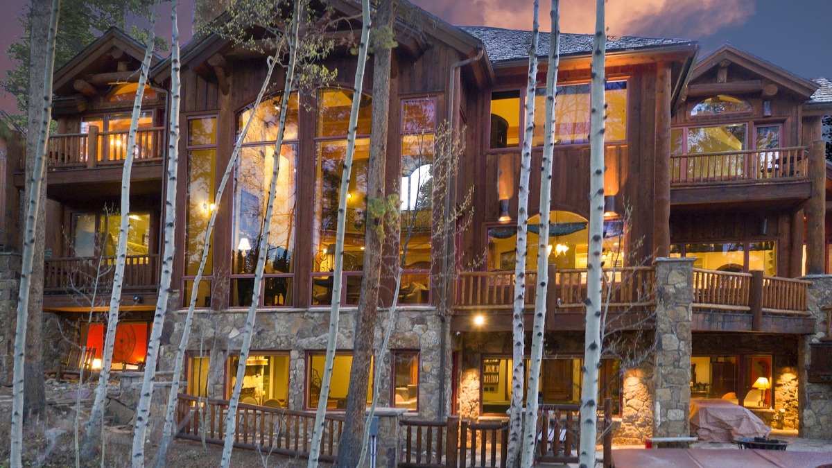 Four O'Clock House | Ski-in-Ski-Out on Mountain Luxury 6 Bedroom Home across from 4 O'Clock Ski Run!