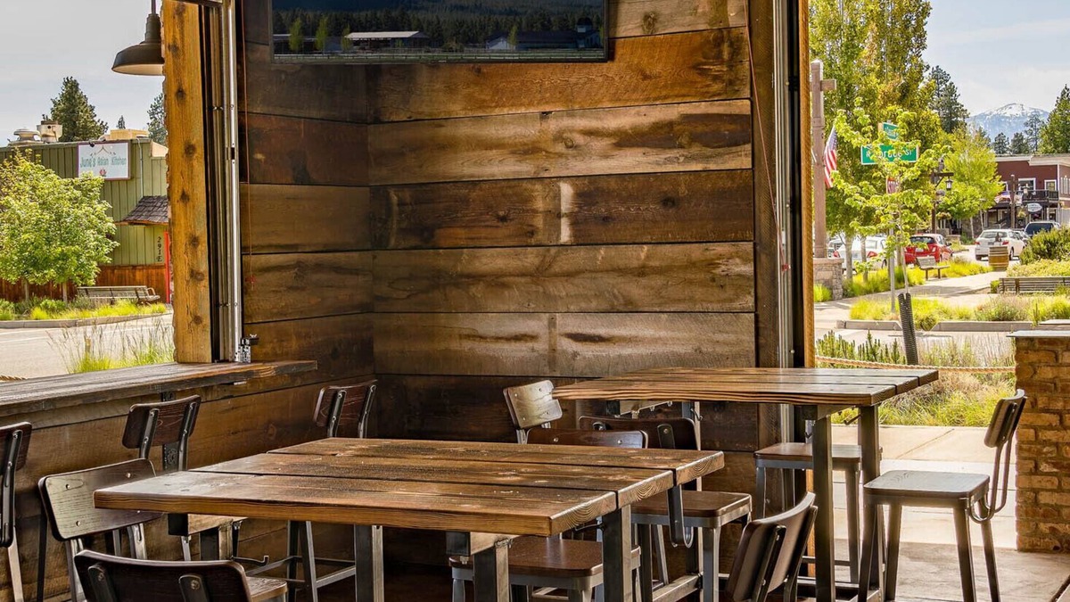 Sisters Hotel | Ski Inn Taphouse Hotel