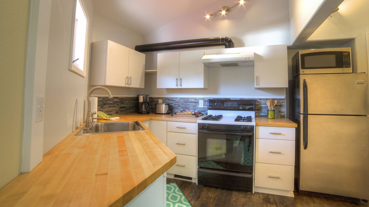 Alyeska House | Ski Inn