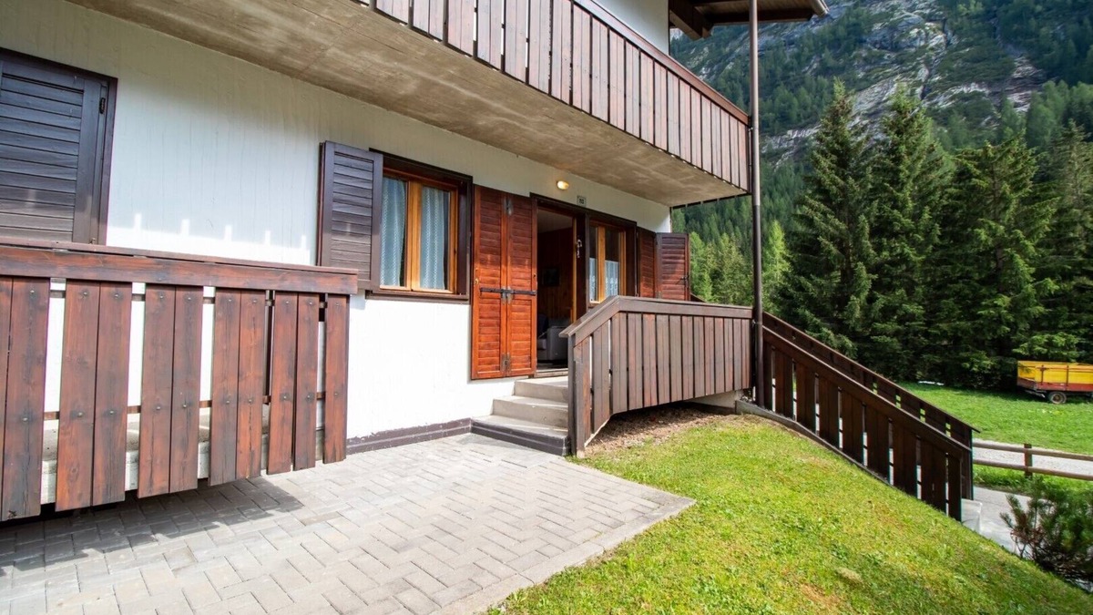 Penia Apartment | Ski Lifts Just Around the Corner