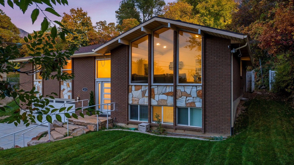 Olympus Cove House | Ski Lover's Paradise: 7br Villa Near Top Resorts 7 Bedroom Home by RedAwning