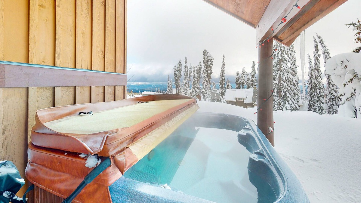 The Forest House | Ski retreat with an abundance of charm, mountain views, hot tub, grill, & W/D