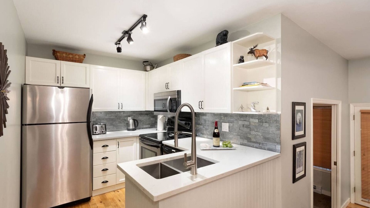 Upper Village House | Ski to the door!True SI/SO Luxury 2BrTH-Private HT