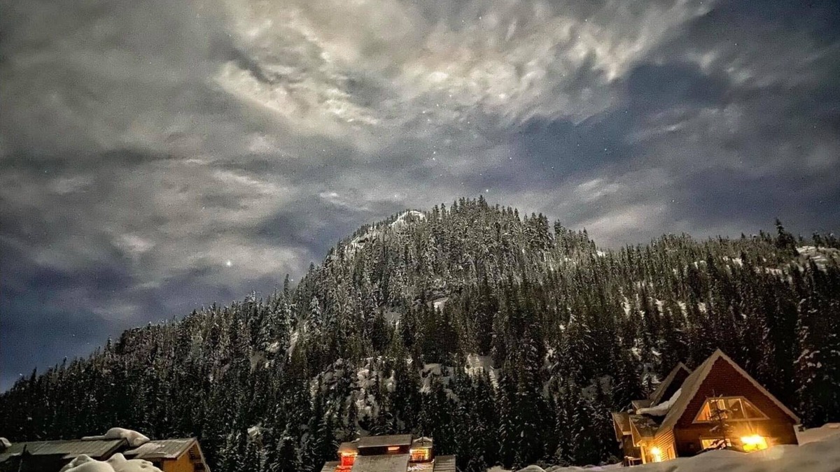 Hemlock Valley Condo | Ski village penthouse w/hot tub & sauna, Hemlock Valley