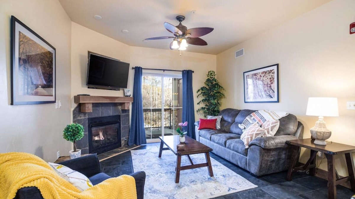 Bear Hollow Village Condo | Skier`s Dream-Beautifully Updated condo w Hot Tub!