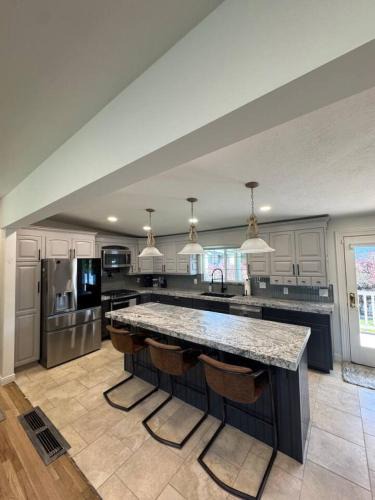 Holladay House | Skiing, 2 Kitchens, 2 Units in 1, 80in TVs, WD, 2 Backyards