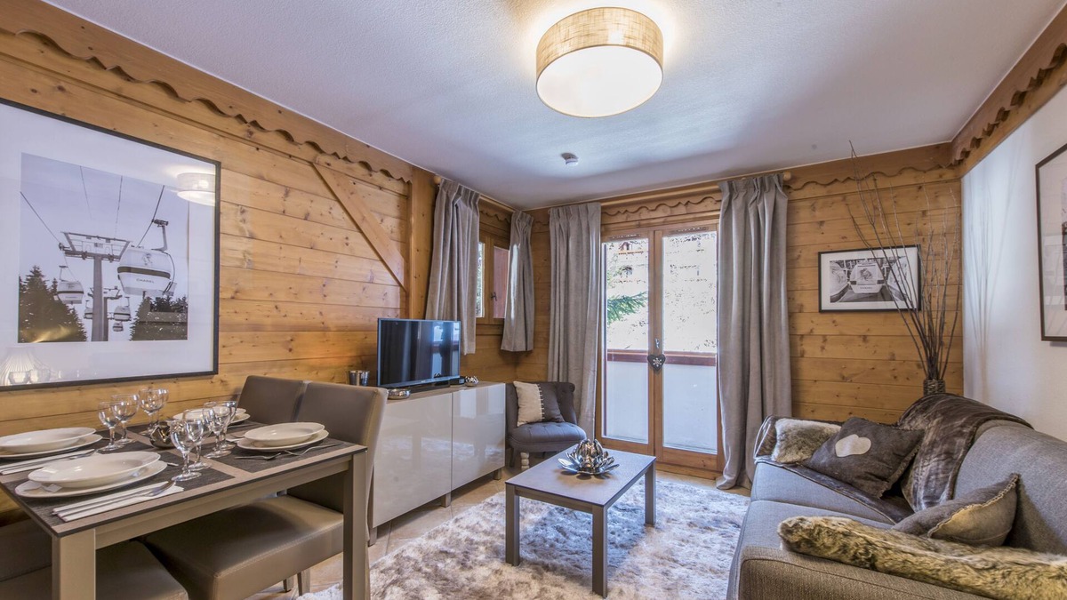Meribel Village Apartment | SKIS ON FOOT WITH POOL - CHARMING APARTMENT - 4 people