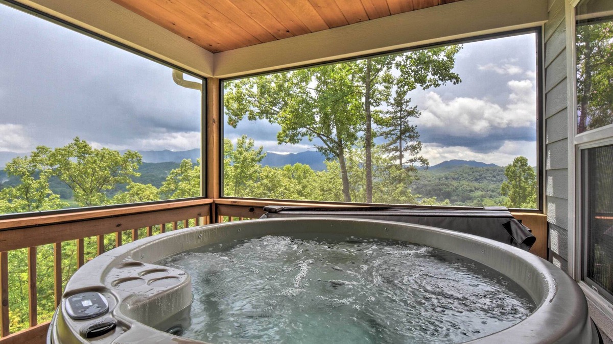 Marble Cabin | ‘Sky Blue Overlook’ - Hot Tub & Screened Porch!