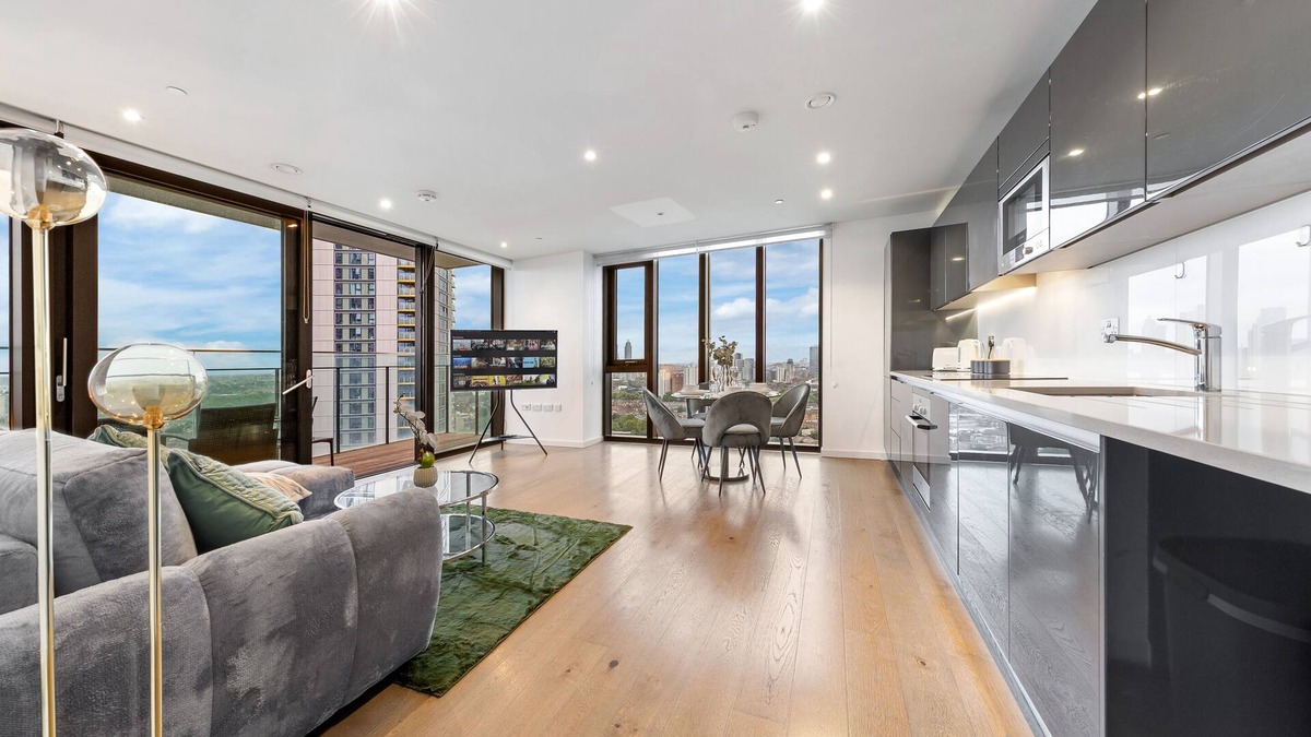 Elephant and Castle Apartment | Sky High Luxury 2 Bed Flat with Jaw Dropping Views