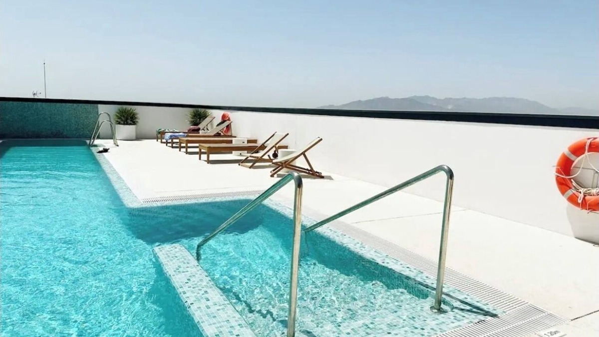 El Molinillo Apartment | sky tower 2-bedroom apartment in fabulous Málaga with AC, WiFi, fitness room