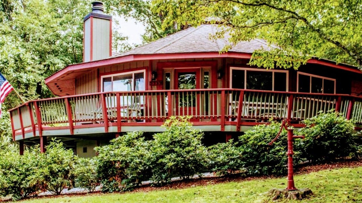 Dillard House | Sky Valley Bungalow nestled 3000 feet with scenic mountain views & golf course!