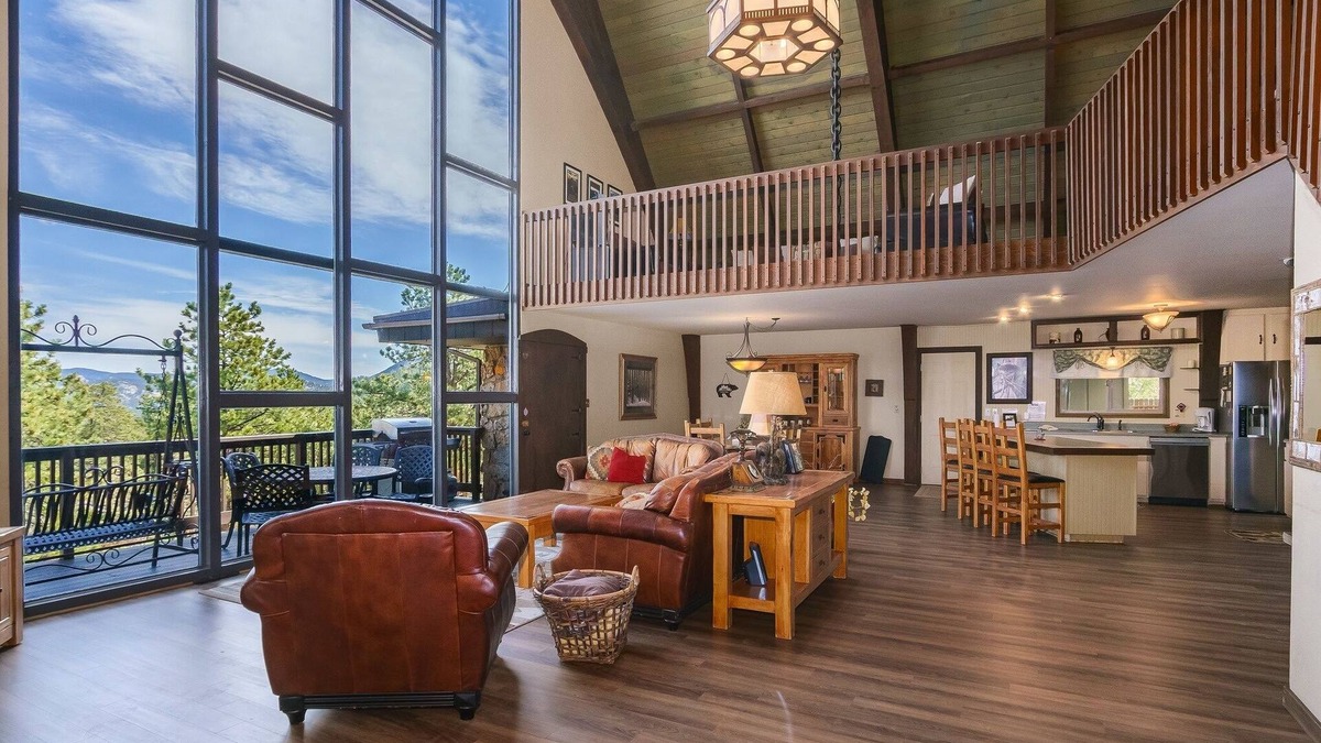 Carriage Hills House | Sky View In The Rockies - Ev #3473 3 Bedroom Home by RedAwning