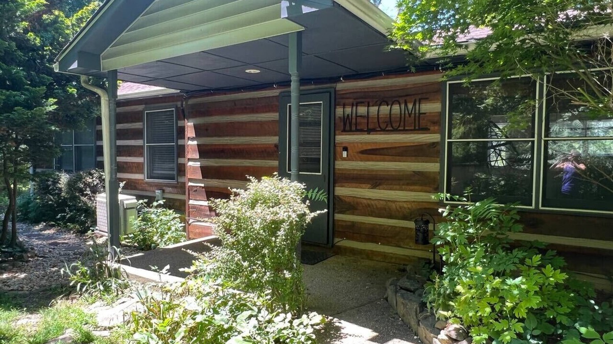 Linden Apartment | Skyland Hideaway | Mountain Cabin w/Hot Tub