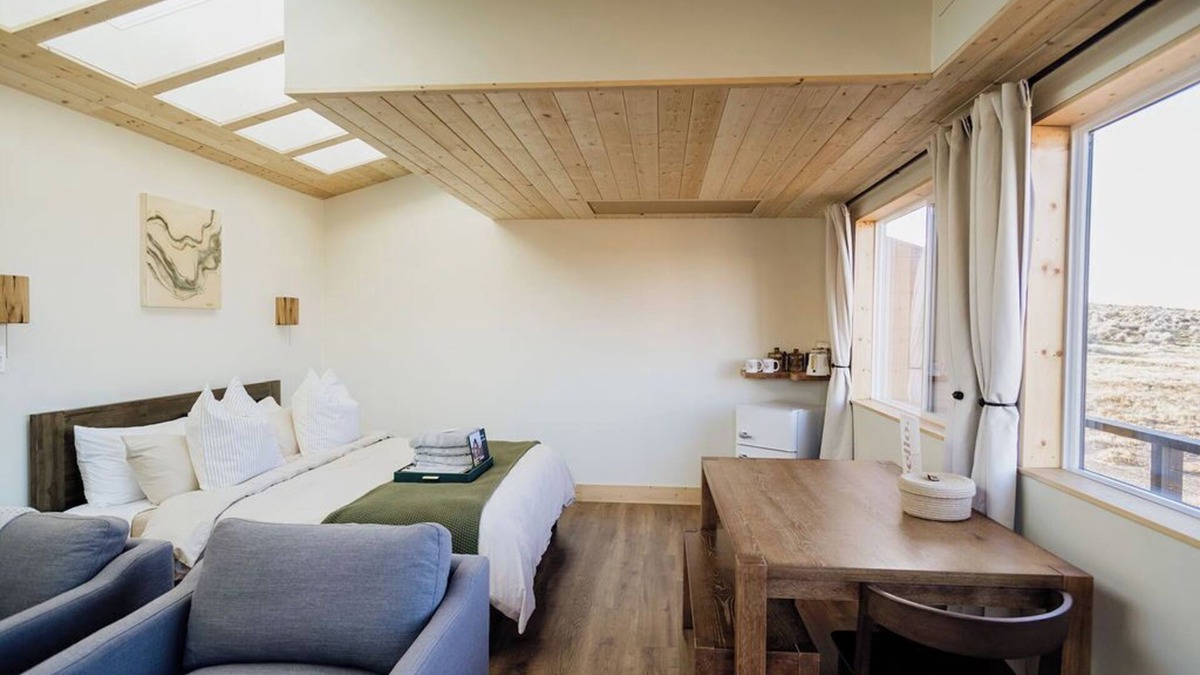 Monticello RV Rental | Skylight Casita, Solar Powered, AC and Heating, near National Parks