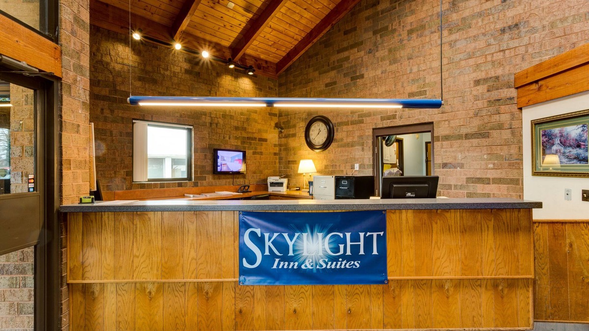 Willoughby Hotel | SkyLight Inn Cleveland - Willoughby