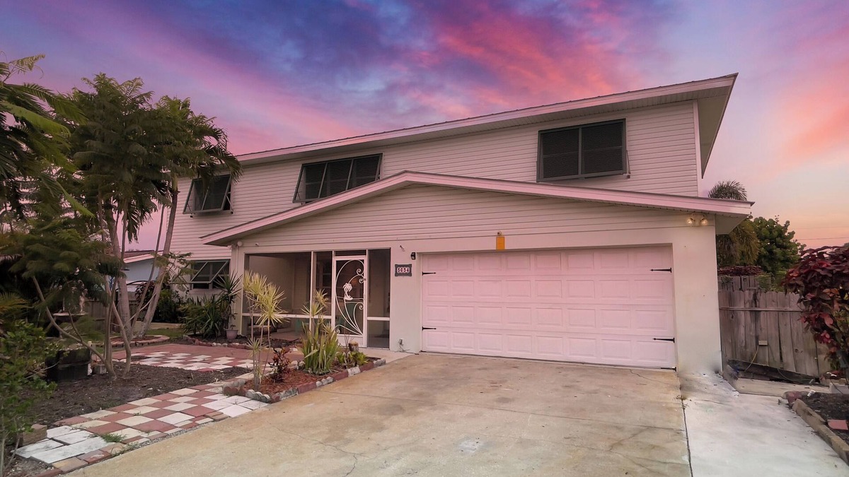 Jensen Beach House | Skyline Breeze - Minutes from downtown Jensen Beach
