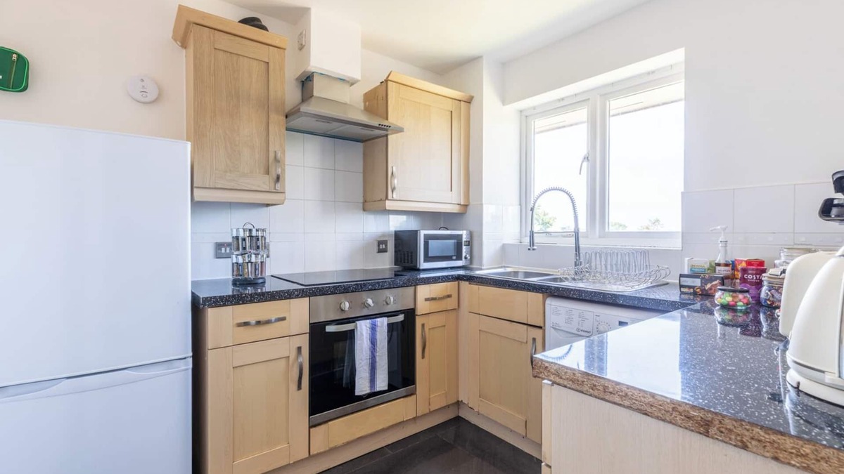 Woolwich Apartment | Skyline Haven Modern 2BR w/Free Parking & 4kTV