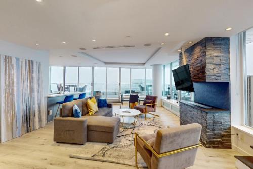 Crosstown House | Skyline Hideaway