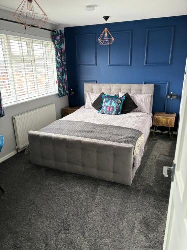 Edgbaston Apartment | Skyline Loft - Modern Private King Room with Ensuite