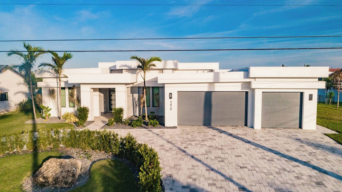 Eight Lakes House | Skyline Paradise Charming 5-bedroom house with WiFi and AC in lovely Cape Coral