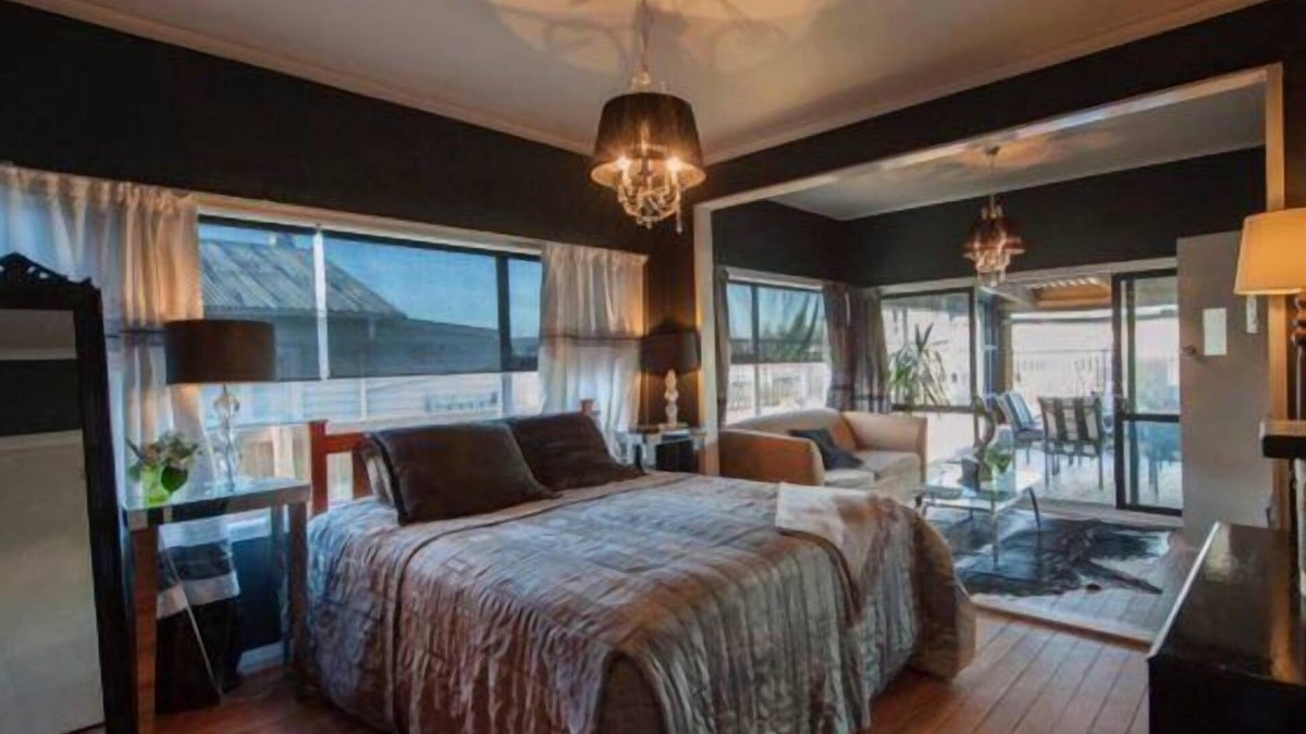 Kawaha Point House | Skyline SkyRides Premium Property ZARRIES @ 113 ROTORUA