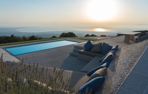 Pylaia-Chortiatis Villa | SKYLINE VILLA ESTATE The Luxury Mountain Experience